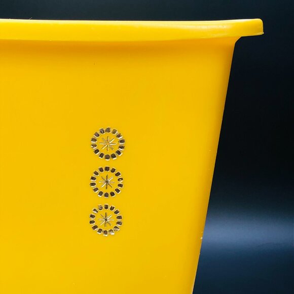 Vintage 60s Rubbermaid Mustard Yellow Plastic Small Trash Can Wastebasket - Picture 8 of 11
